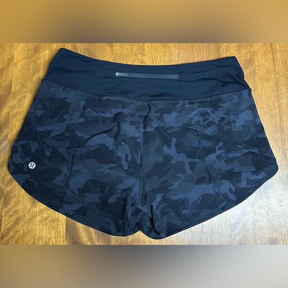 Lululemon Black Camo Speed Up Shorts Size 8 Tall - Picture 7 of 9